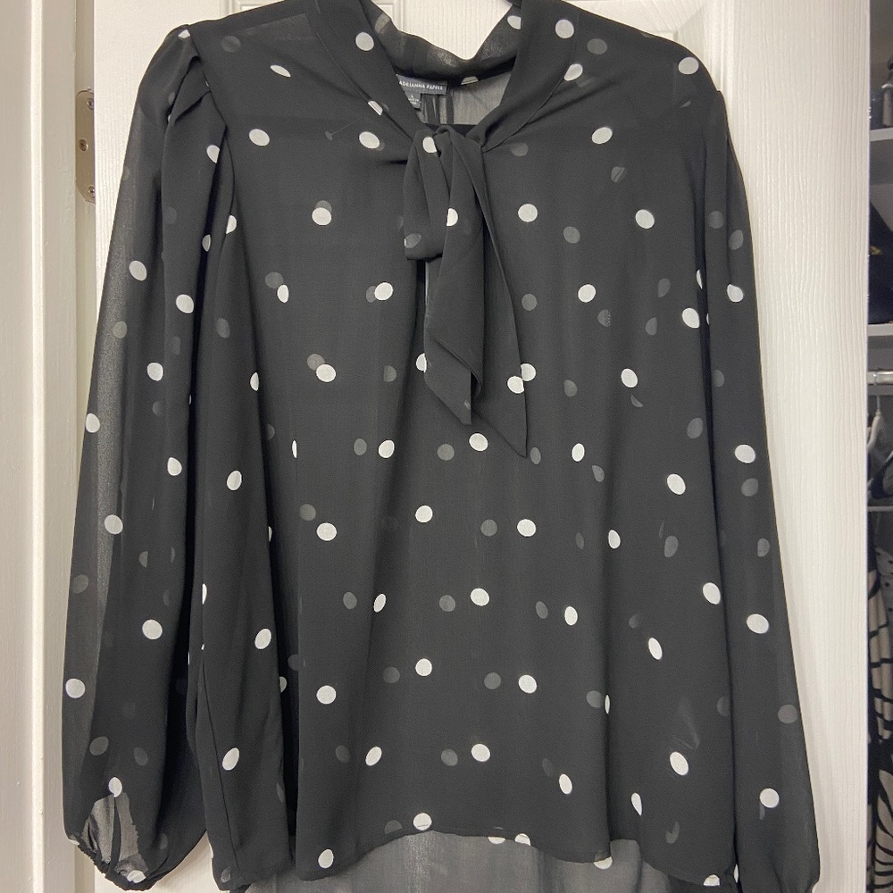 Brand NWT Adriana Papell sheet bow tie blouse